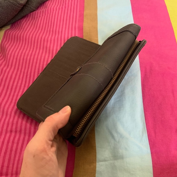 Grey wallet, silver clutch - Picture 4 of 4